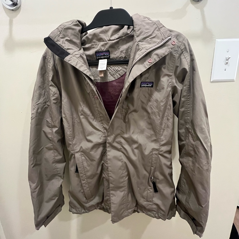 Patagonia Women’s Lightweight Rain Jacket – Khaki/Maroon, Size S